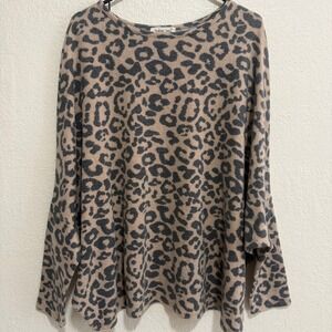 Indigo Soul Leopard Print Dolman Sleeve Knit Top Tan Gray Size Large RN 109224